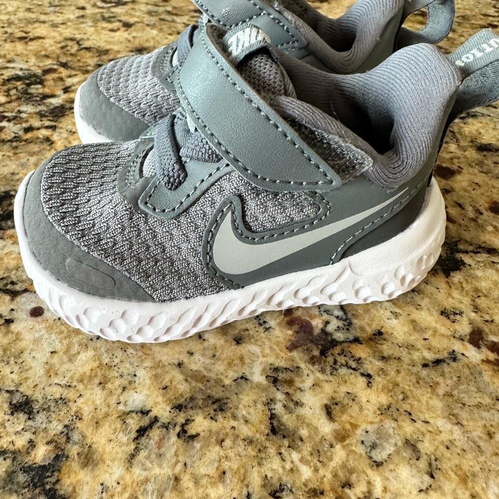 Unworn toddler Nikes size 2c